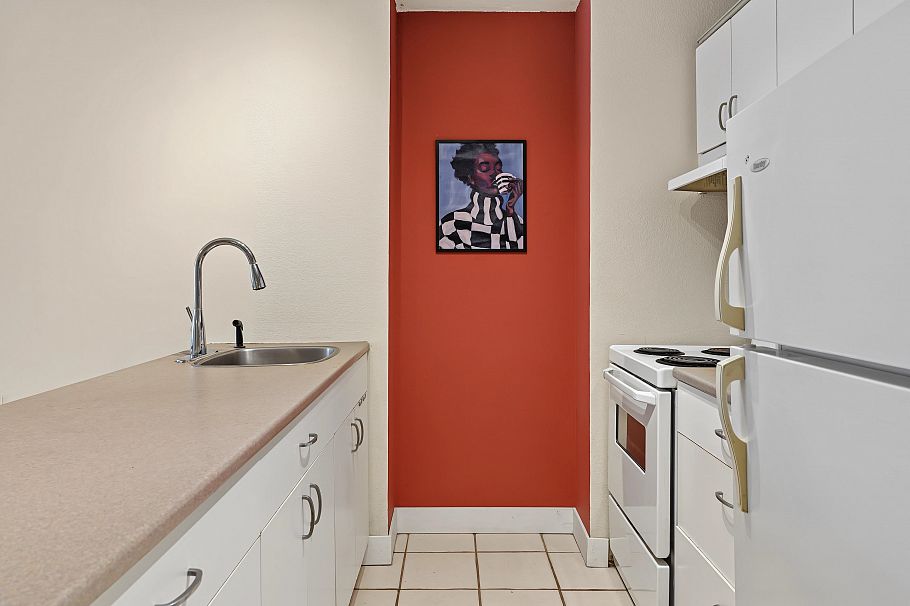 206 950 Drake Street Vancouver, BC - 11