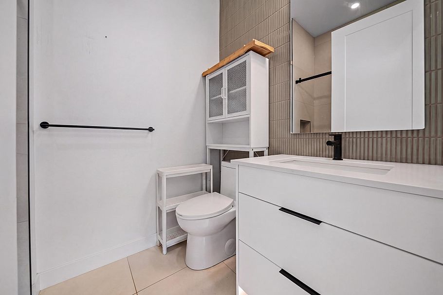 1438 E 17th Avenue Vancouver, BC - 16