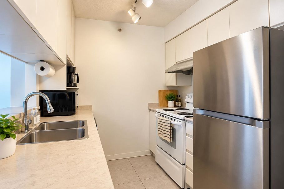205 3455 Ascot Place Vancouver, BC - 3