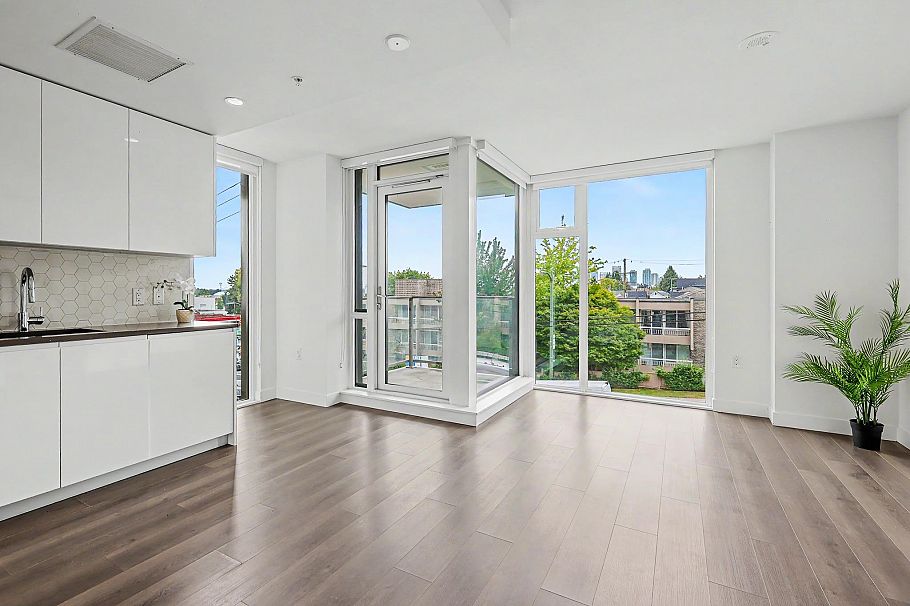 210 8138 Fraser Street Vancouver, BC - 4