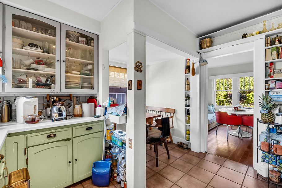 319 E 27th Street North Vancouver, BC - 27