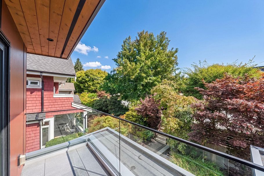 2 233 W 5th Street North Vancouver, BC - 30