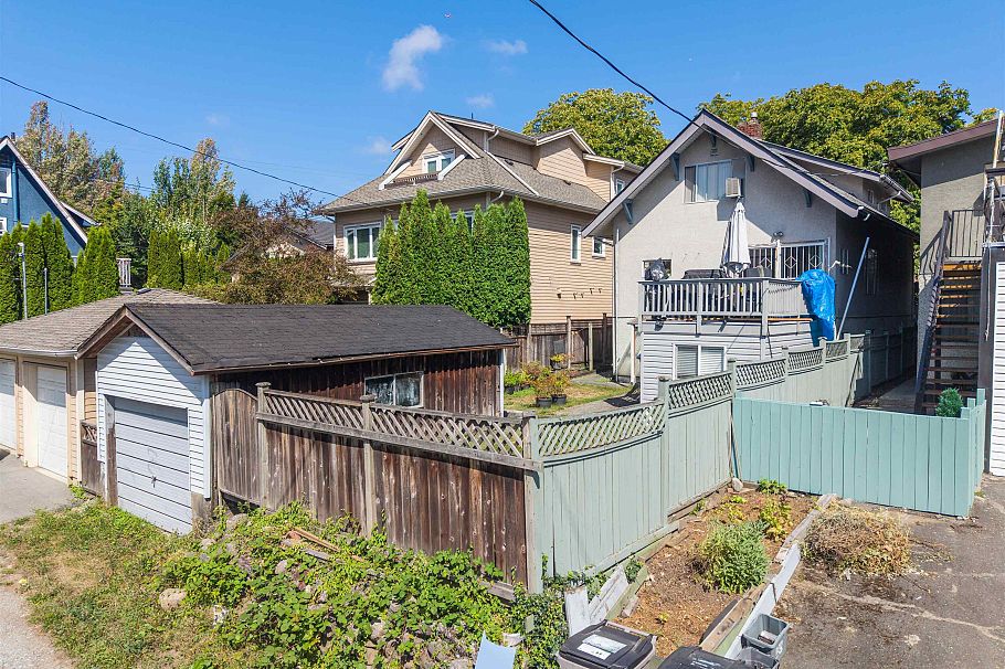 1324 E 10th Avenue Vancouver, BC - 6