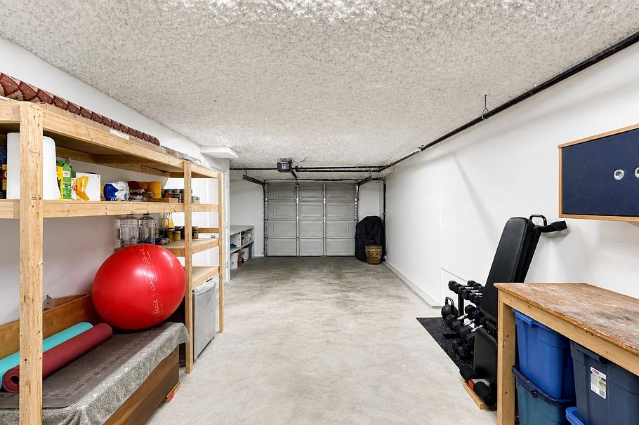 13 915 Tobruck Avenue North Vancouver, BC - 26