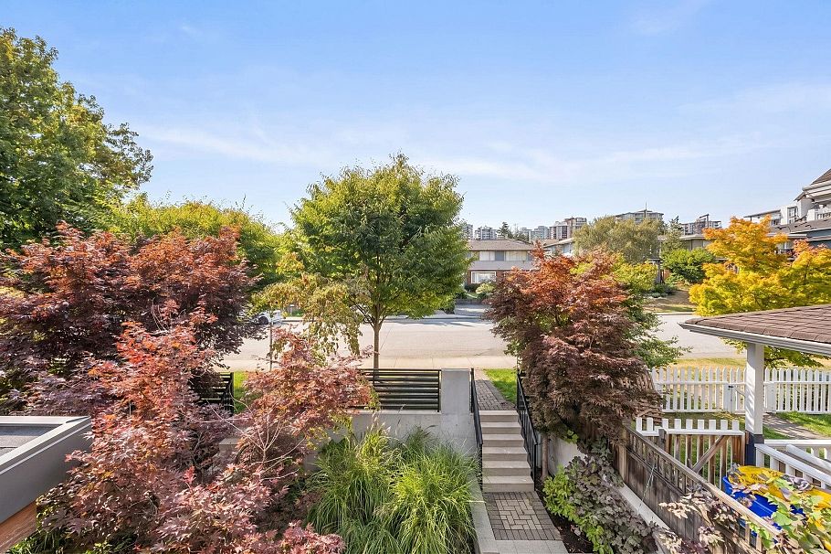2 233 W 5th Street North Vancouver, BC - 31
