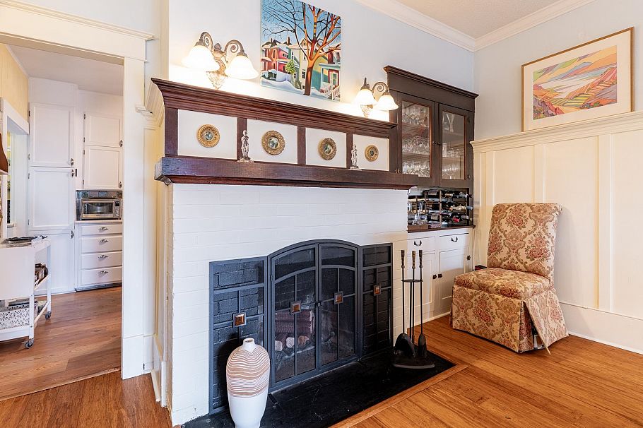 114 W Kings Road North Vancouver, BC - 19