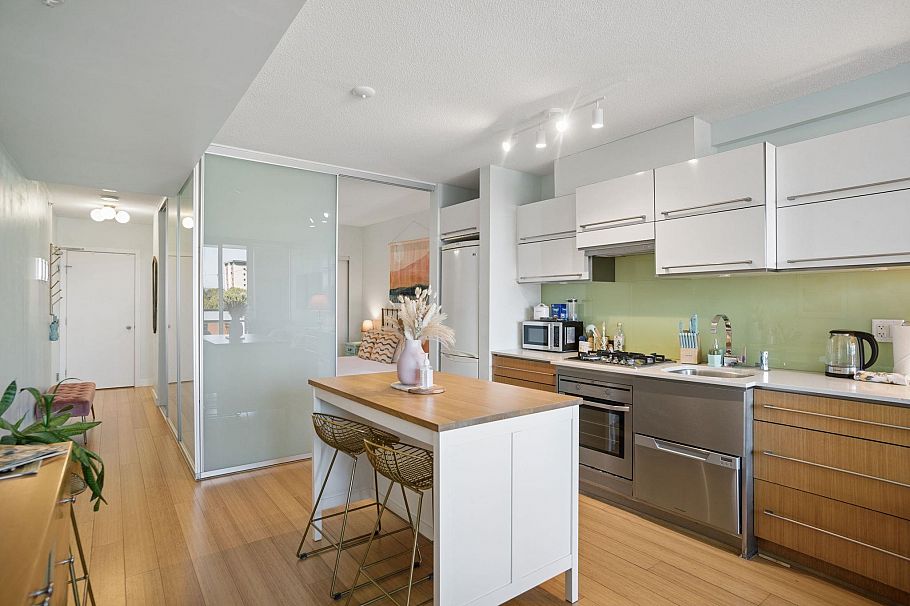 709 718 Main Street Vancouver, BC - 7