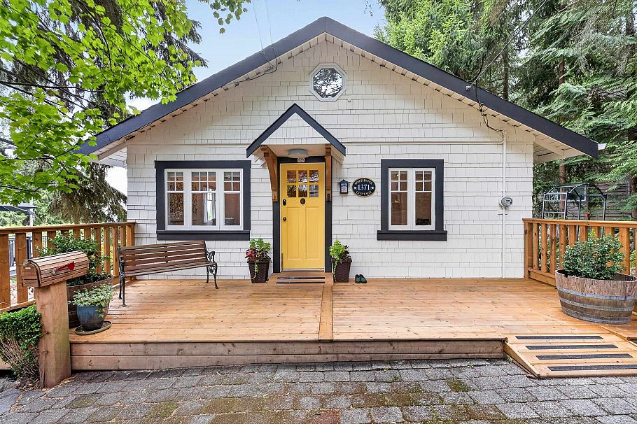 1371 Borthwick Road North Vancouver, BC - 1