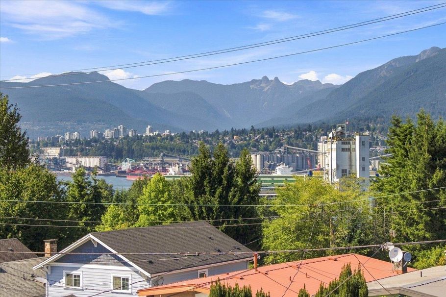 3493 Oxford Street Vancouver, BC - 29