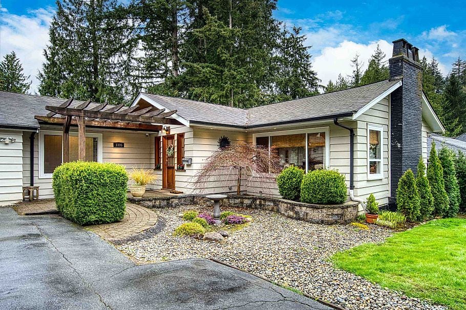 1335 Ridgewood Drive North Vancouver, BC - 2