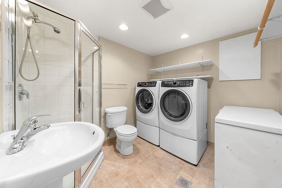 1828 Purcell Way North Vancouver, BC - 32