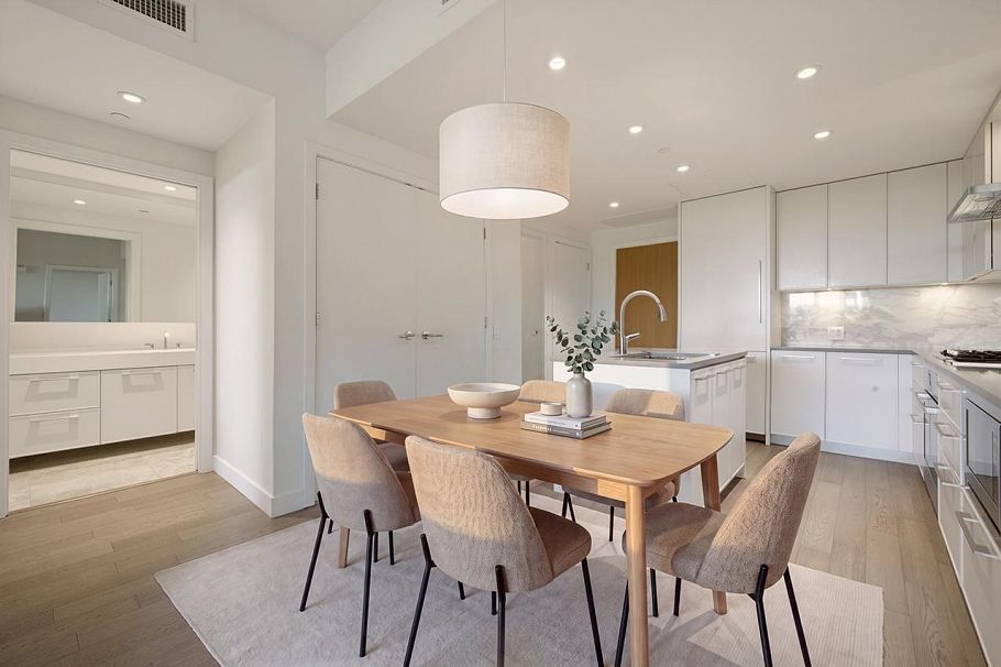 218 3220 Connaught Crescent North Vancouver, BC - 2