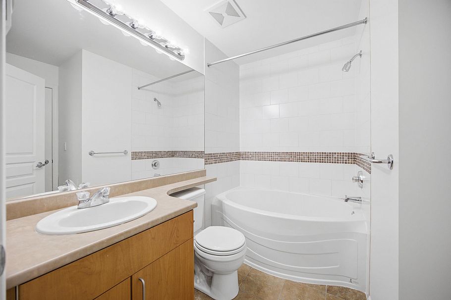 363 1100 E 29th Street North Vancouver, BC - 13