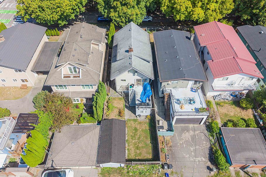 1324 E 10th Avenue Vancouver, BC - 5