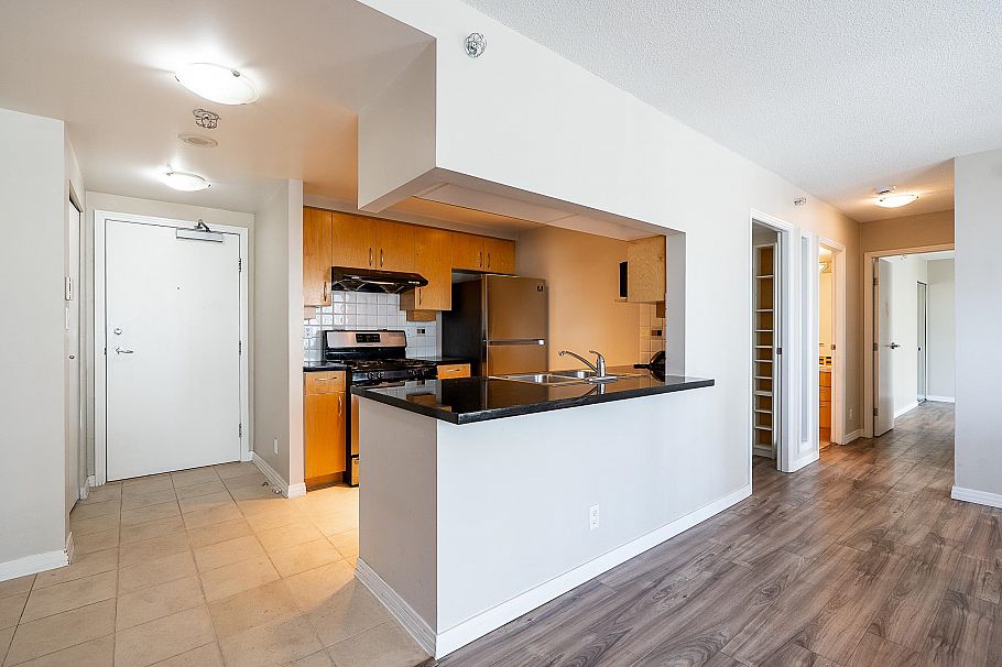 2303 1199 Marinaside Crescent Vancouver, BC - 6