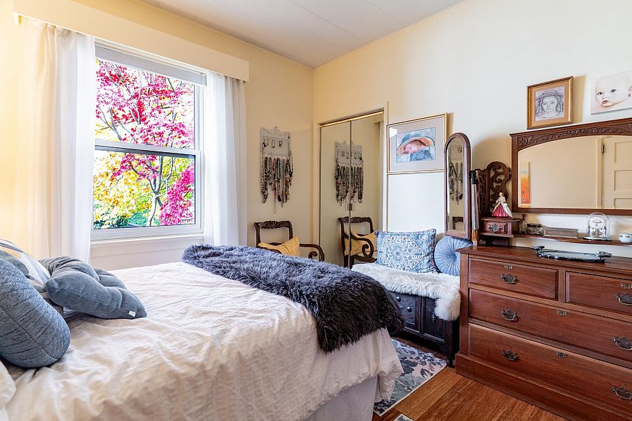114 W Kings Road North Vancouver, BC - 20