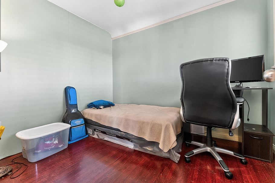 341 W 24th Street North Vancouver, BC - 13