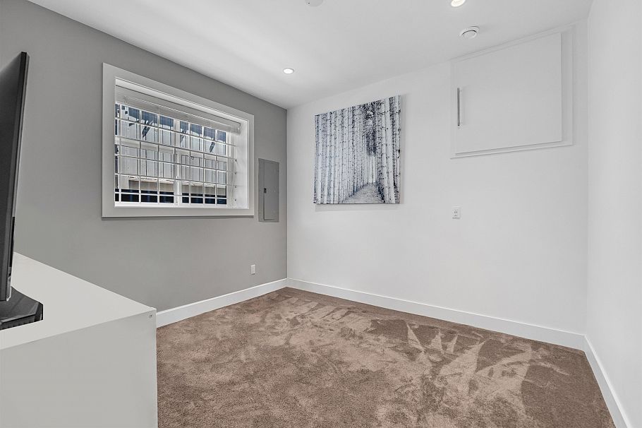 730 E 11th Avenue Vancouver, BC - 24