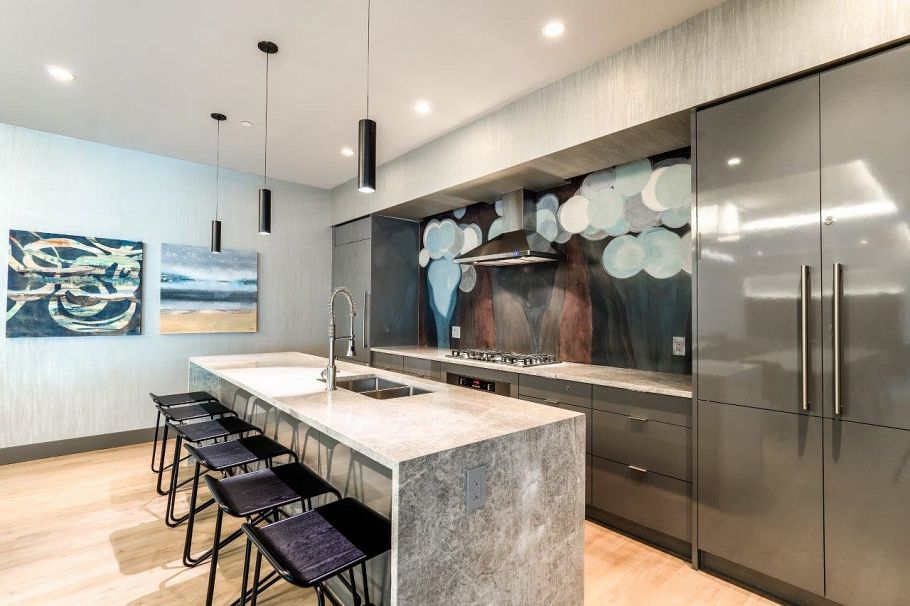 908 125 E 14th Street North Vancouver, BC - 18