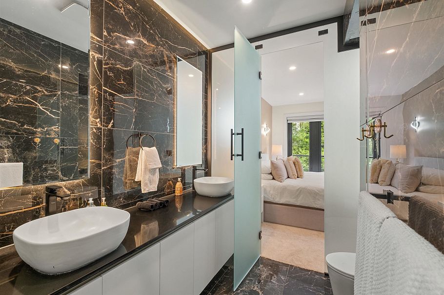 1126 Heywood Street North Vancouver, BC - 18