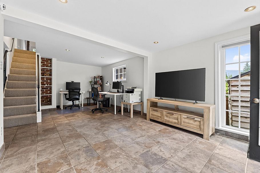 1371 Borthwick Road North Vancouver, BC - 19