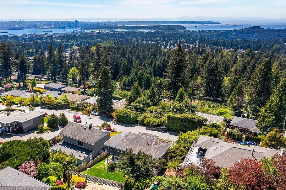 454 Monteray Avenue North Vancouver, BC - 25