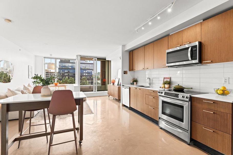 715 221 Union Street Vancouver, BC - 5