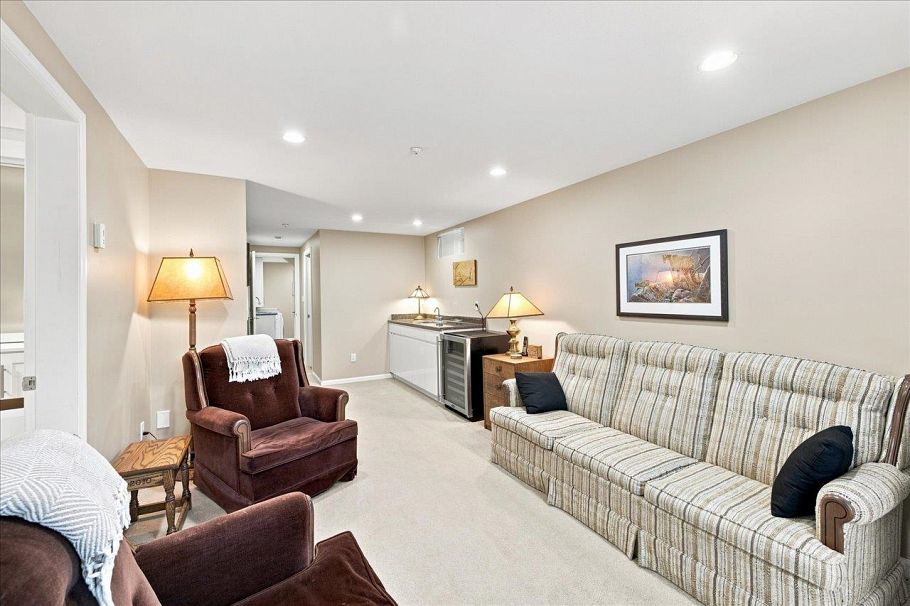 3493 Oxford Street Vancouver, BC - 36