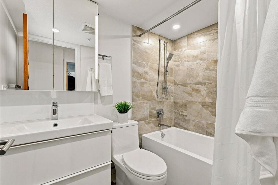 203 1729 E Georgia Street Vancouver, BC - 21