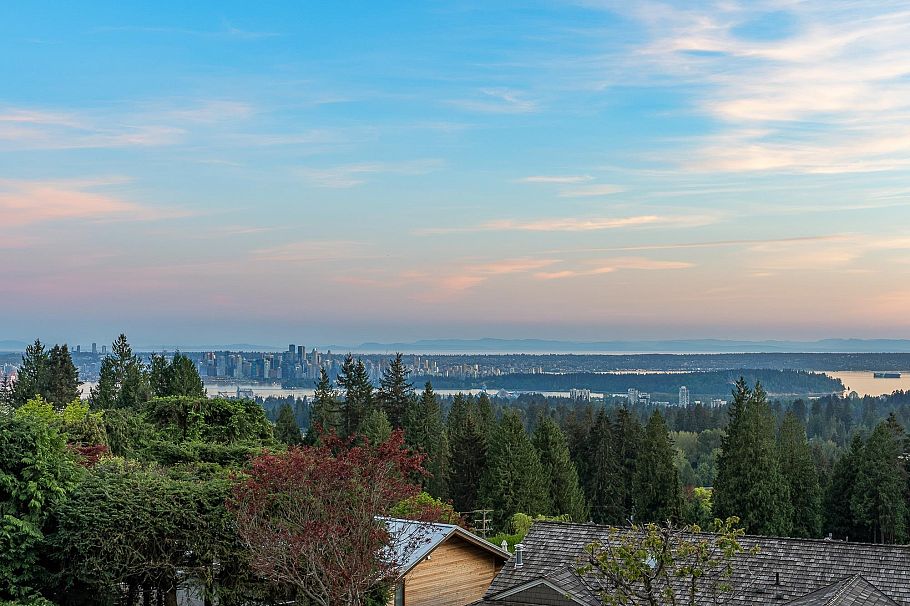 5168 Redonda Drive North Vancouver, BC - 2