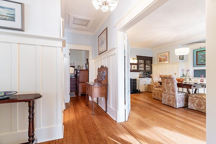 114 W Kings Road North Vancouver, BC - 12