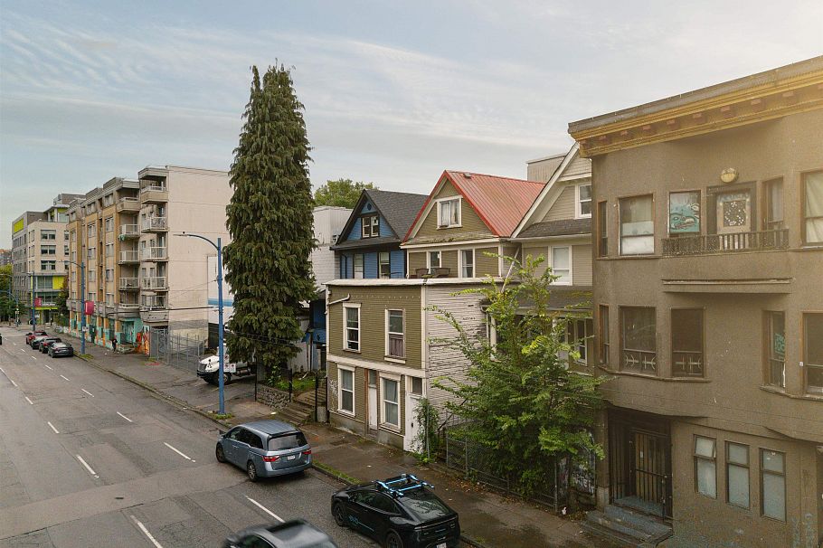 522 E Cordova Street Vancouver, BC - 2