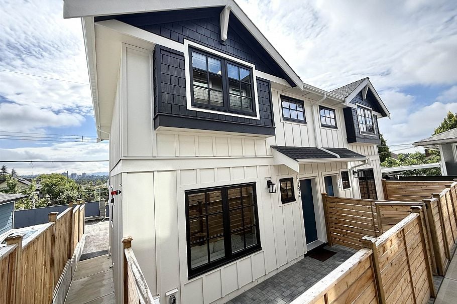1 552 Kaslo Street Vancouver, BC - 2