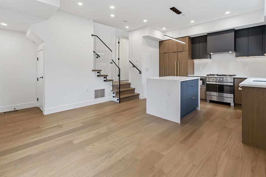 2 552 Kaslo Street Vancouver, BC - 6