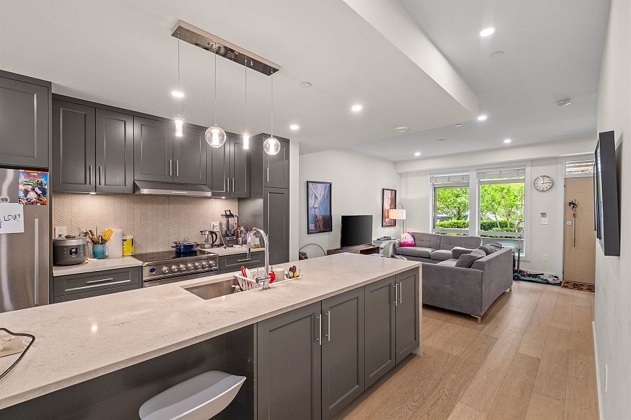 5 115 W Queens Road North Vancouver, BC - 5