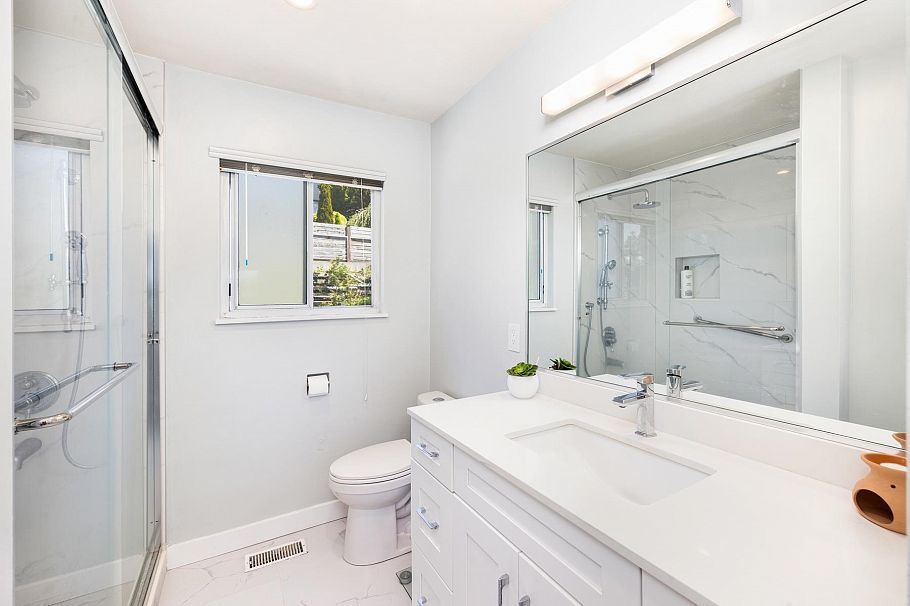 454 Monteray Avenue North Vancouver, BC - 17