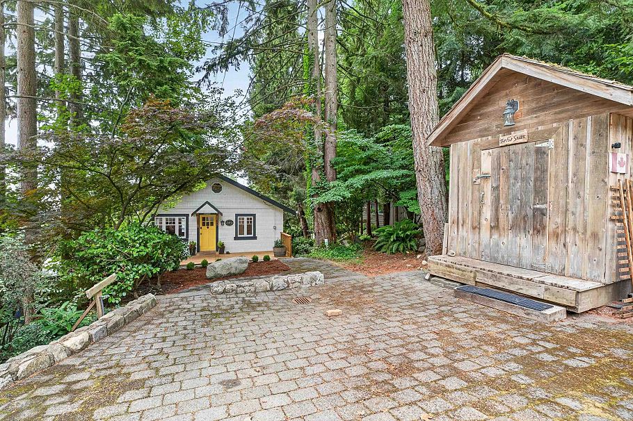 1371 Borthwick Road North Vancouver, BC - 31