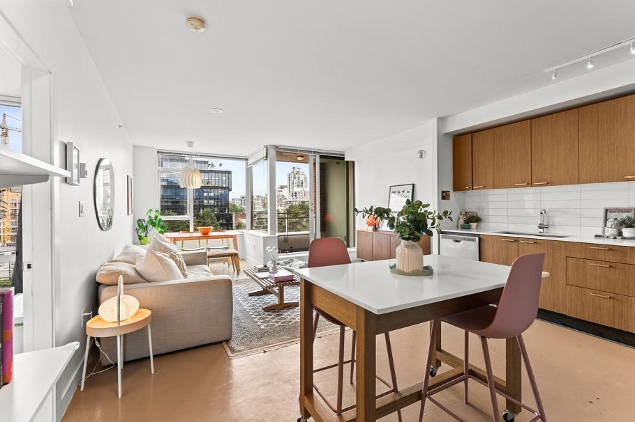 715 221 Union Street Vancouver, BC - 3