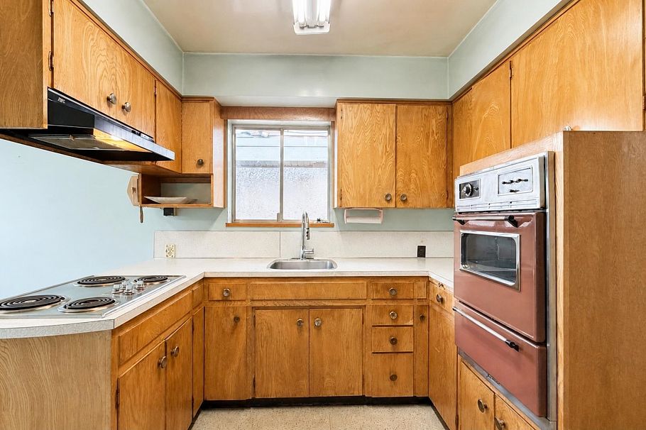 817 W 64th Avenue Vancouver, BC - 15