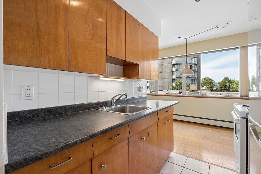 401 1315 Cardero Street Vancouver, BC - 17