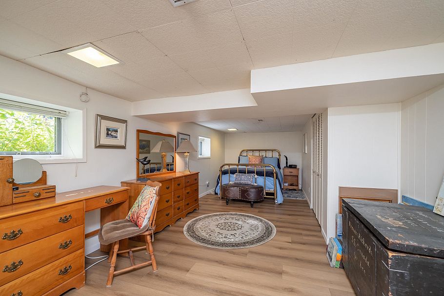 114 W Kings Road North Vancouver, BC - 29