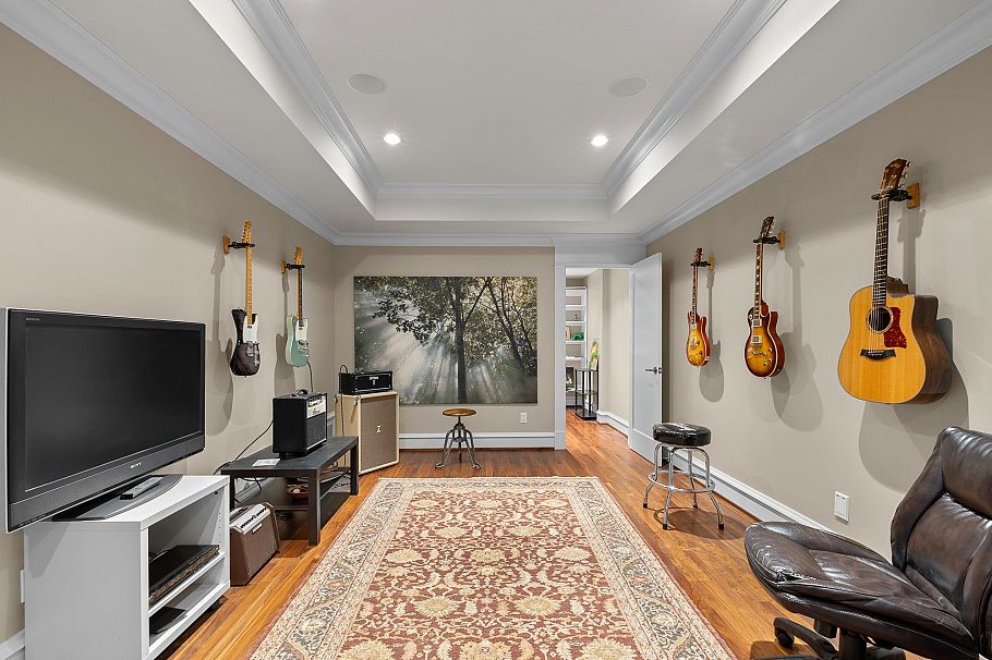 5168 Redonda Drive North Vancouver, BC - 15
