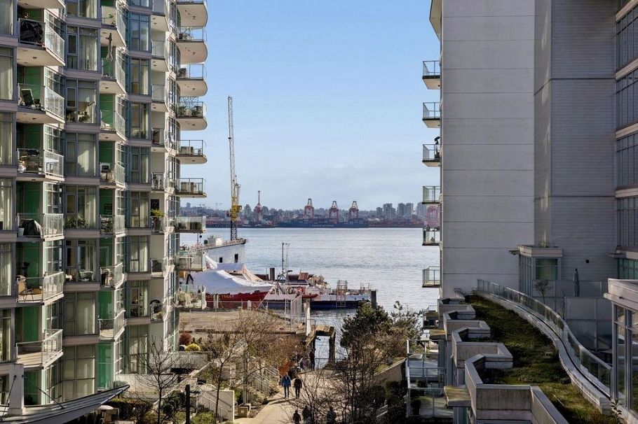409 185 Victory Ship Way North Vancouver, BC - 26