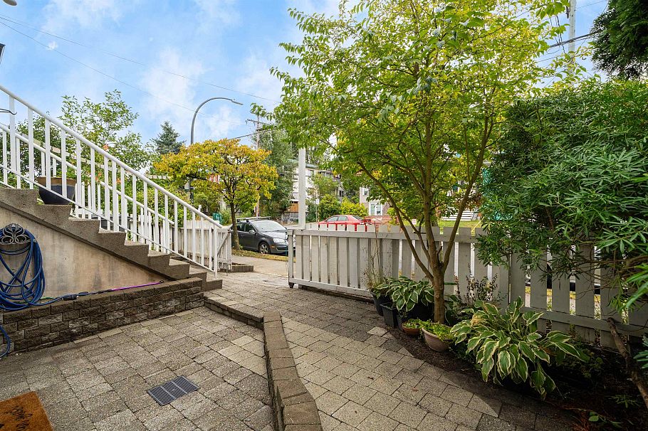 2537 Woodland Drive Vancouver, BC - 3
