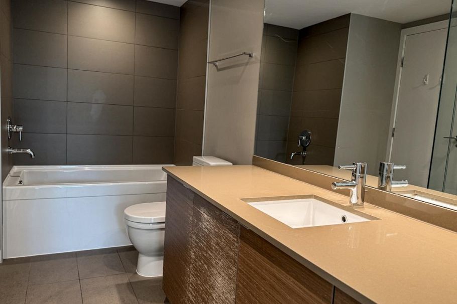 321 135 E 17th Street North Vancouver, BC - 24