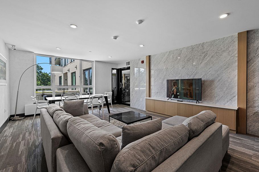 707 E 3 Street North Vancouver, BC - 36