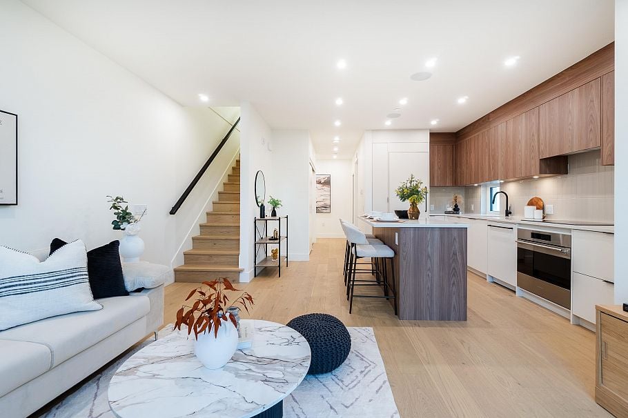 103 1550 E 3rd Avenue Vancouver, BC - 4