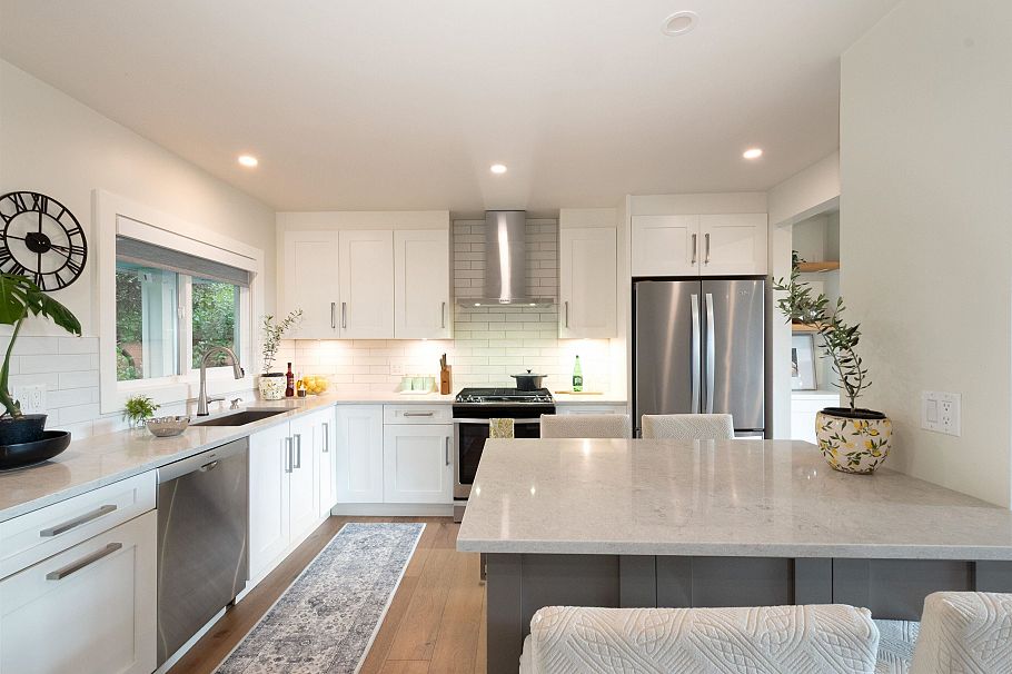 3067 Plymouth Drive North Vancouver, BC - 6