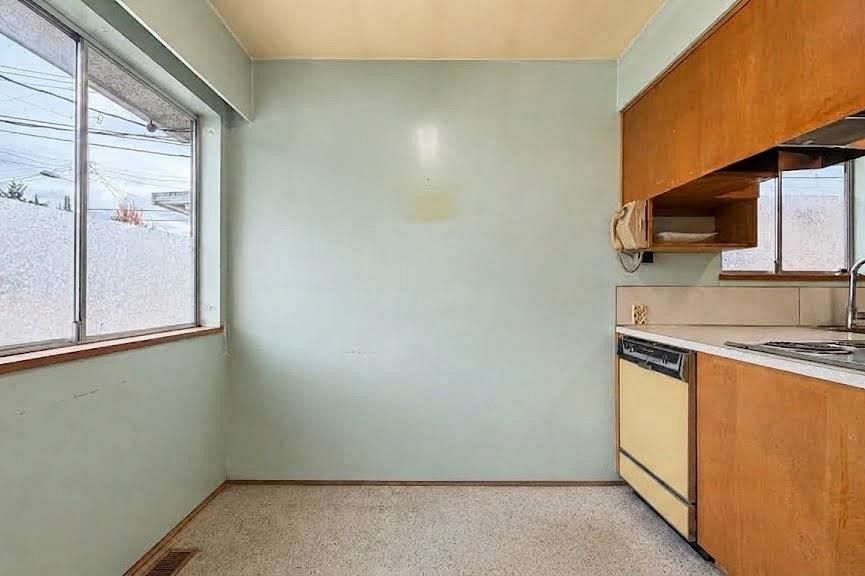 817 W 64th Avenue Vancouver, BC - 18
