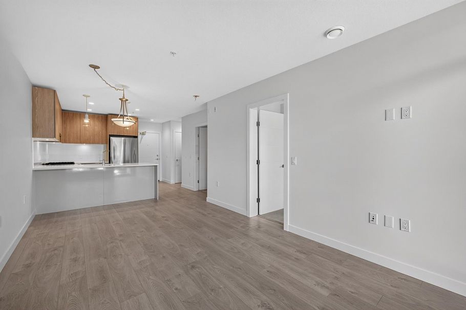 210 108 E 8th Street North Vancouver, BC - 15